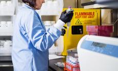 Дълги опашки от чакащи за ваксина се извиха пред центровете в София 