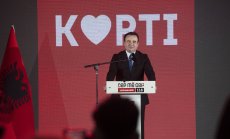 Премиерът на Косово забранява услугите, управлявани от сърби