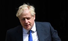 Непокорният Джонсън отказва да подаде оставка, уволнява министър за предателство