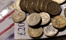 Паундът е на най-ниското си ниво от 2010