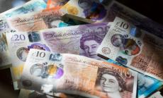 Волатилният паунд натежава на засегнатите от коронавируса британски компании