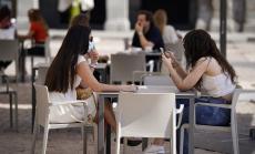 Как да се върнем към по-нормален начин на живот, докато чакаме ваксина?