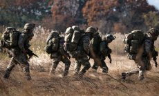 Пацифистка Япония приема да има силни военни в новия свят на заплахи