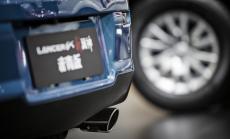 Автоизложението в Пекин започна с поглед към емисиите