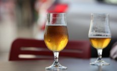 Налейте по едно в памет на алкохола