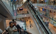 Китайската икономика пъпли напред без сериозна подкрепа от потребителите