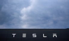 Европа купува повече EV, но продажбите на Tesla се сриват с 45%