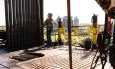 МАЕ: Условията на петролния пазар се подобряват и поскъпването скоро ще спре 