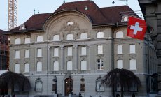 Централната банка на Швейцария се сблъсква с проблеми заради климата и Credit Suisse