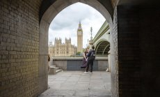 Обединеното кралство е изправено пред по-чести рецесии, предупреждават икономисти