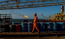 ЕС и САЩ бързат да ограничат финансирането на петрола преди връщането на Тръмп