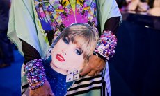 Феновете на Суифт, подкрепящи Камала Харис, започнаха кампанията без Тейлър