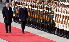 Си се опитва да спечели Макрон в мисията си да изолира японския премиер