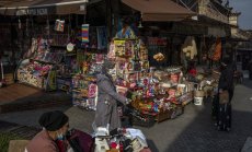 Турската лира поевтинява след като Централната банка остави лихвите непроменени