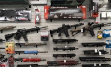 Фирмите за кредитни карти започват да прилагат код за магазините за оръжие