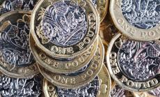 Паундът печели от силната ваксинационна кампания на Великобритания 