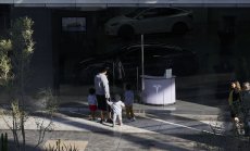 Покупката на електромобил на Tesla ще си остане лукс 