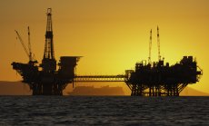 Ралито на петрола се колебае в очакване на новита мита на САЩ