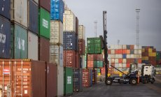 Искате ли да намалите с милиарди данъците си? Купете контейнеровоз