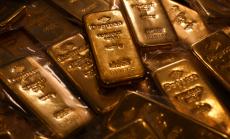 Цената на златото бележи лек спад