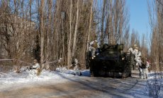 Украйна намеква за отстъпки пред Русия, докато Шолц се отправя към региона