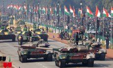 Индия се надява на военни доставки от САЩ, докато стабилизира връзките с Русия