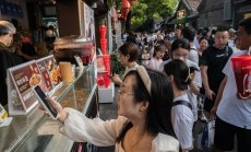 Рекордните нива на младежка безработица в Китай не намаляват харча на поколението Z 