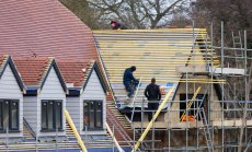 Строителите на жилища в Обединеното кралство очакват предизвикателна 2024 г.