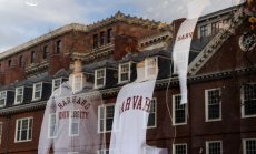 Харвард печели временно блокиране на забраната за чуждестранни студенти на Тръмп