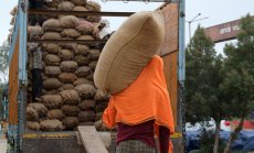 Мантрата "по-високо за по-дълго" започва да тежи на дълга на развиващите се пазари