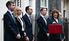 Великобритания опитва да закърпи отношенията си с богатите на света