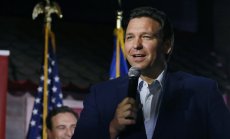 ДеСантис се кандидатира за президент през 2024 г., залагайки на културните войни