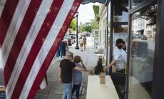 Икономиката на САЩ чакаше слънце през лятото, а облаците се сгъстяват