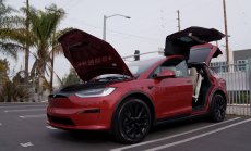 Tesla пуска по-евтини версии на моделите S и X