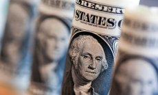 Доларът изпраща най-слабата си година от 2020 г. насам