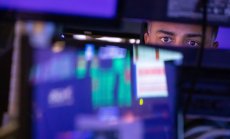 Малките банки се борят с проблема с облигациите за $395 млрд с продажба на акции