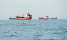 Санкциите за руския петрол се затягат, като "Совкомфлот" признава затруднения