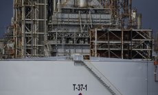 Петролът запазва ръста си, но последствията от Айда все още тегнат над рафинериите