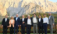 Рискът да пропаднеш в Ничията земя между Путин и Запада расте