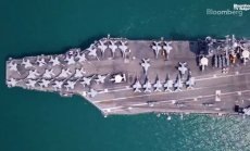 Първият построен в Китай самолетоносач посети Хонконг