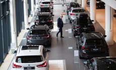 Акциите на автопроизводителите и банките са най-губещи на европейските пазари днес