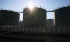 Петролът е напът за трети седмичен спад заради ескалиращи опасения за търсенето