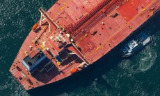 Намаляващите покупки на петрол от Китай сринаха тарифите на танкерите