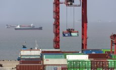 Търговският бум на Китай за 1 трилион долара няма да спре спада на юана 