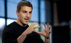 Ръководителят на Airbnb: Пандемията ще ни накара да видим повече от света, не по-малко