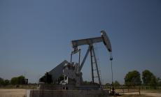 Петролът се срива до под 20 долара за барел заради прогнози за спад в търсенето