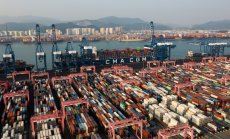 Опашките от кораби влошават закъсненията в пристанищата от Сингапур до Пирея