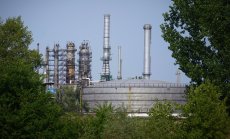 Украйна удари петролна рафинерия на Лукойл и завод на Газпром в Русия