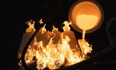 Златото остава стабилно в първия ден на търговската война с Китай