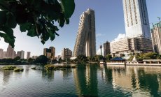 Китай се сблъсква с първата си международна дългова криза